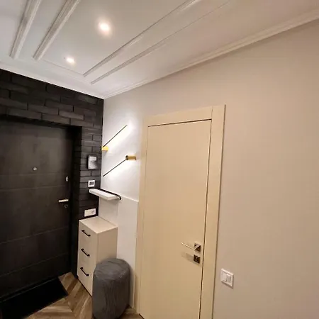 Modern In With Parking *