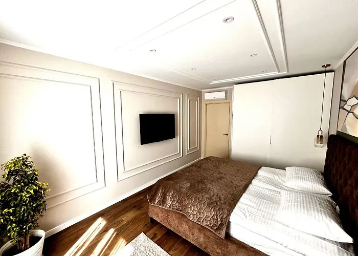 Modern In With Parking *