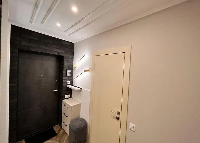 Modern In With Parking *