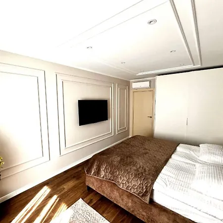 Modern In With Parking *